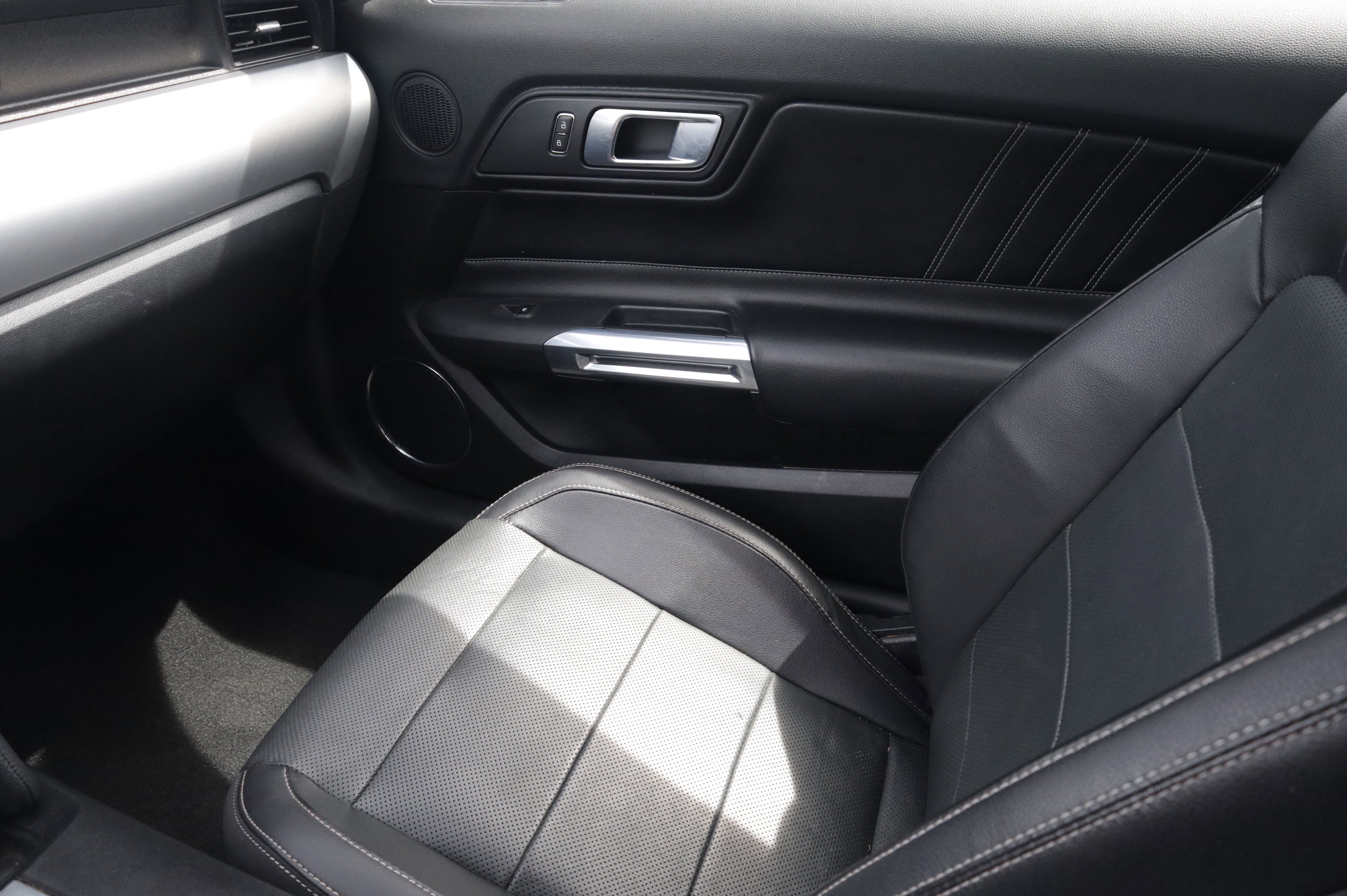 Used 2020 Ford Mustang Premium image 12