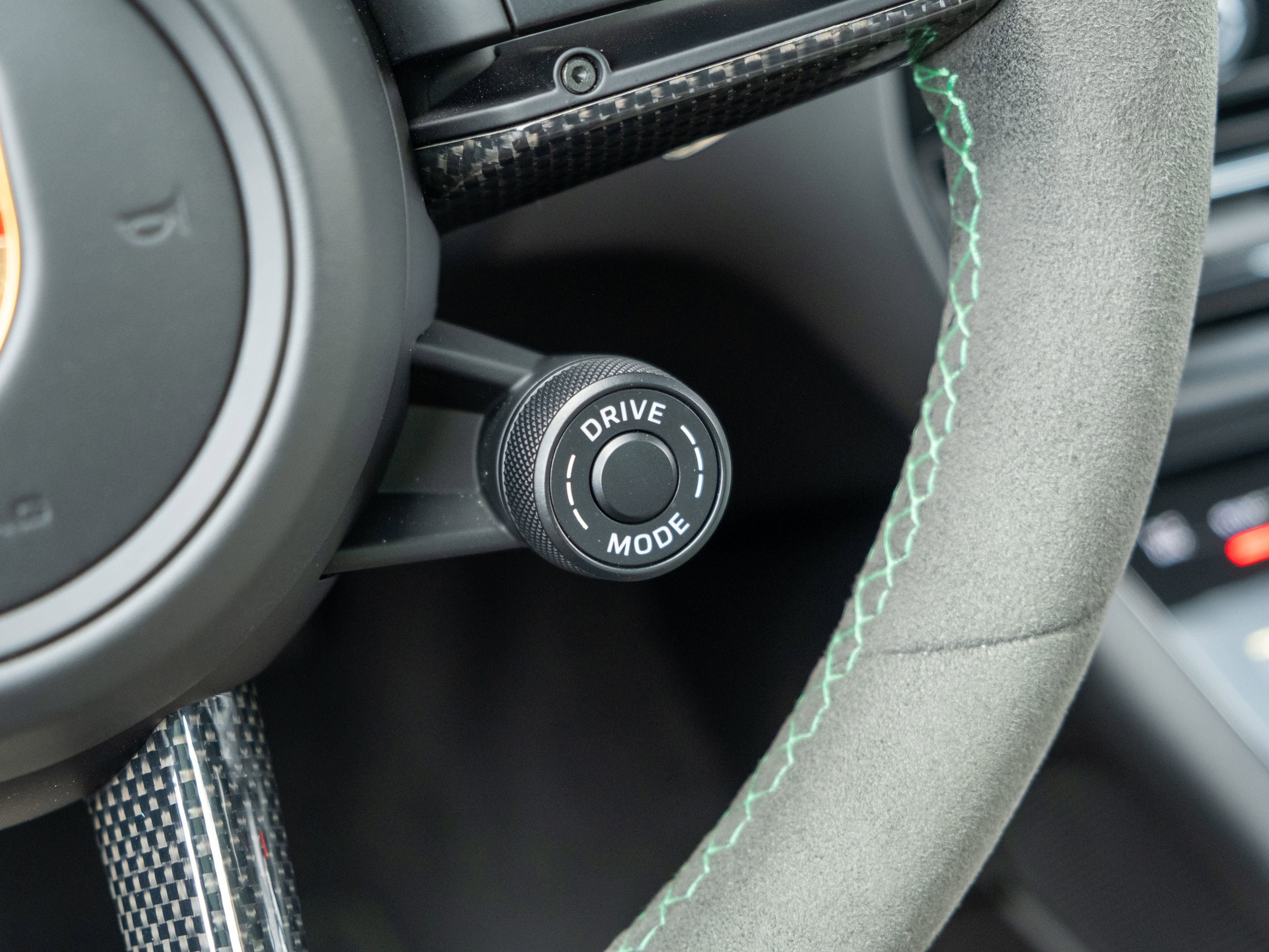 Certified 2025 Porsche Macan GTS image 42