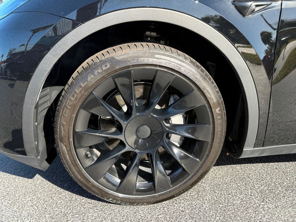 Used 2023 Tesla Model Y Long Range image 36