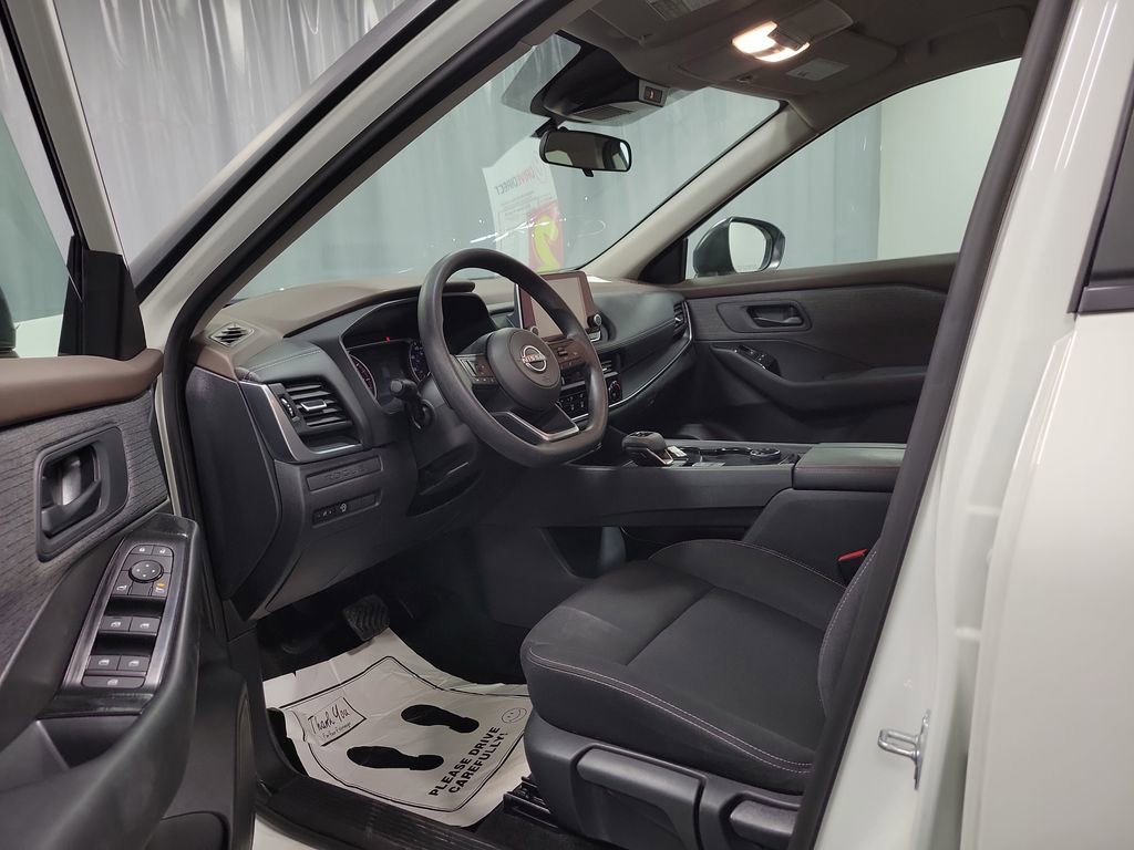 Used 2023 Nissan Rogue S AWD/4WD image 12