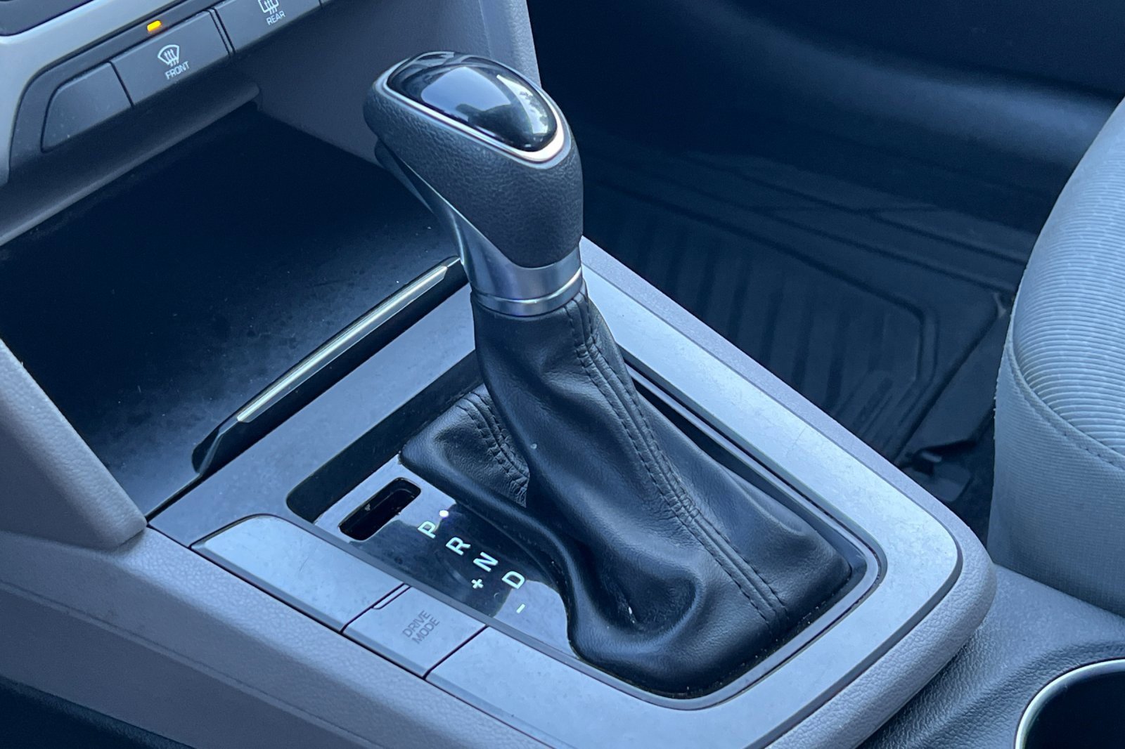 Used 2017 Hyundai Elantra SE image 25