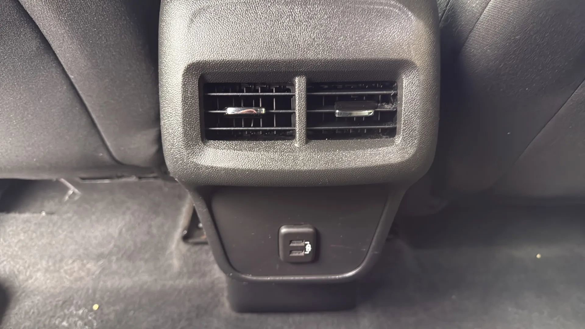 Used 2020 Chevrolet Equinox LS image 29