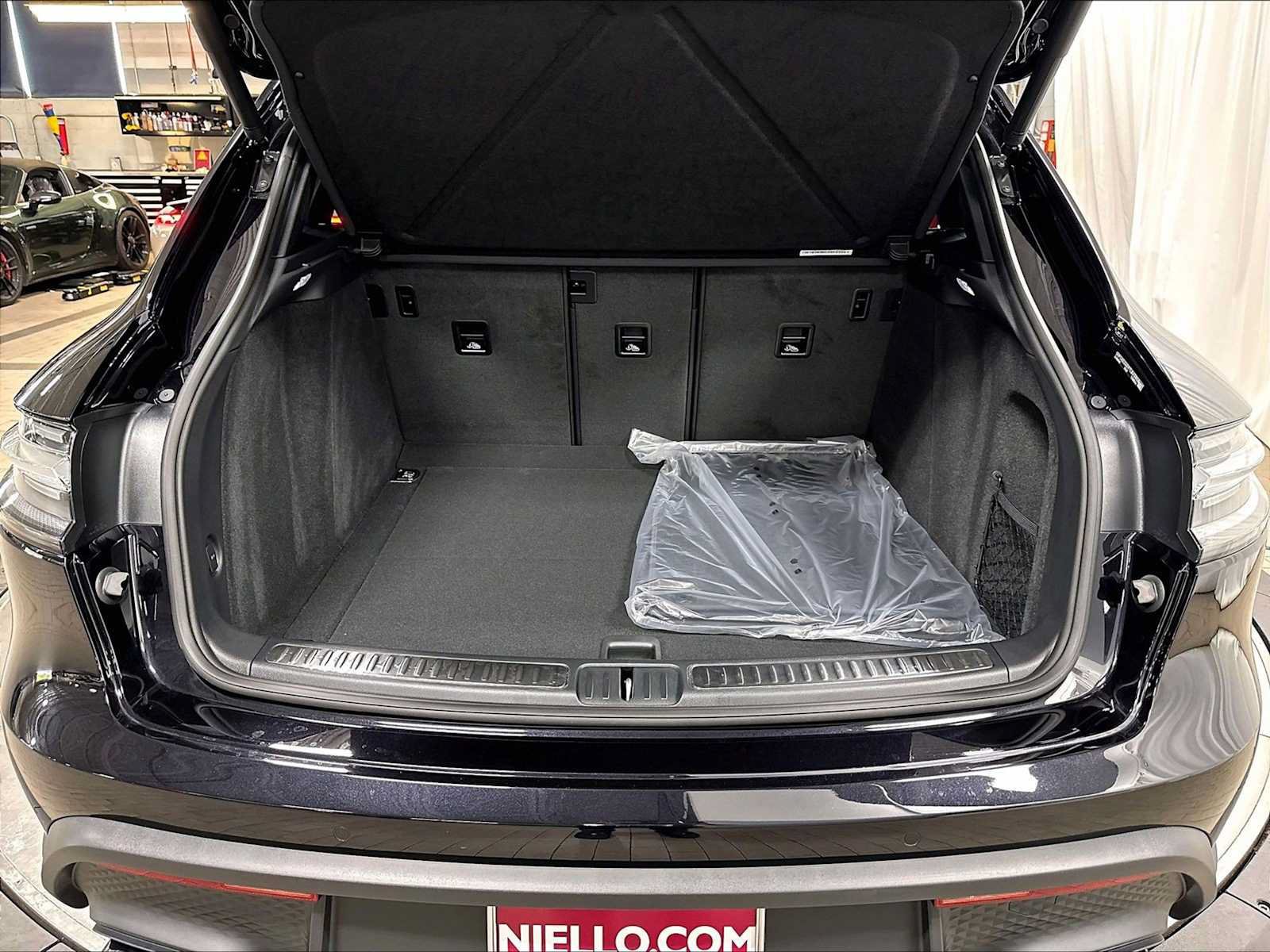 New 2026 Porsche Macan S AWD/4WD image 38