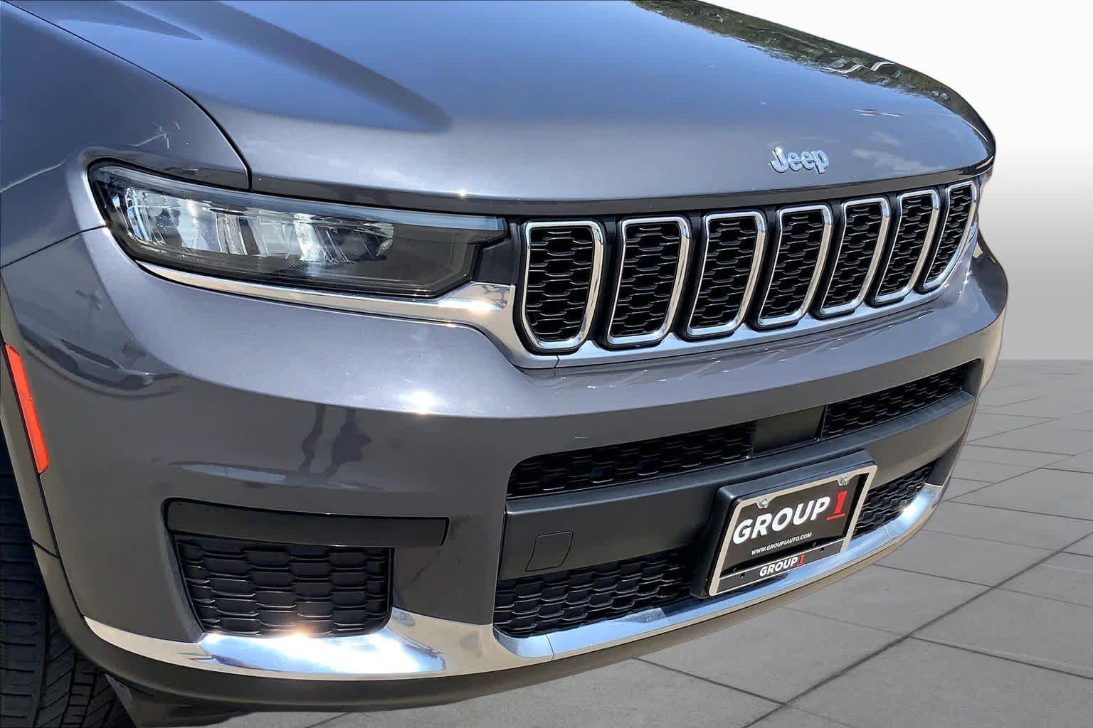 Used 2022 Jeep Grand Cherokee L Laredo w/ Luxury Tech Group I RWD image 29