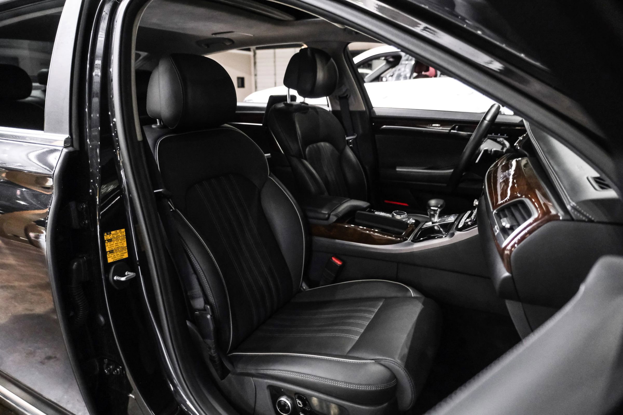 Used 2019 Genesis G90 5.0 Ultimate RWD image 32