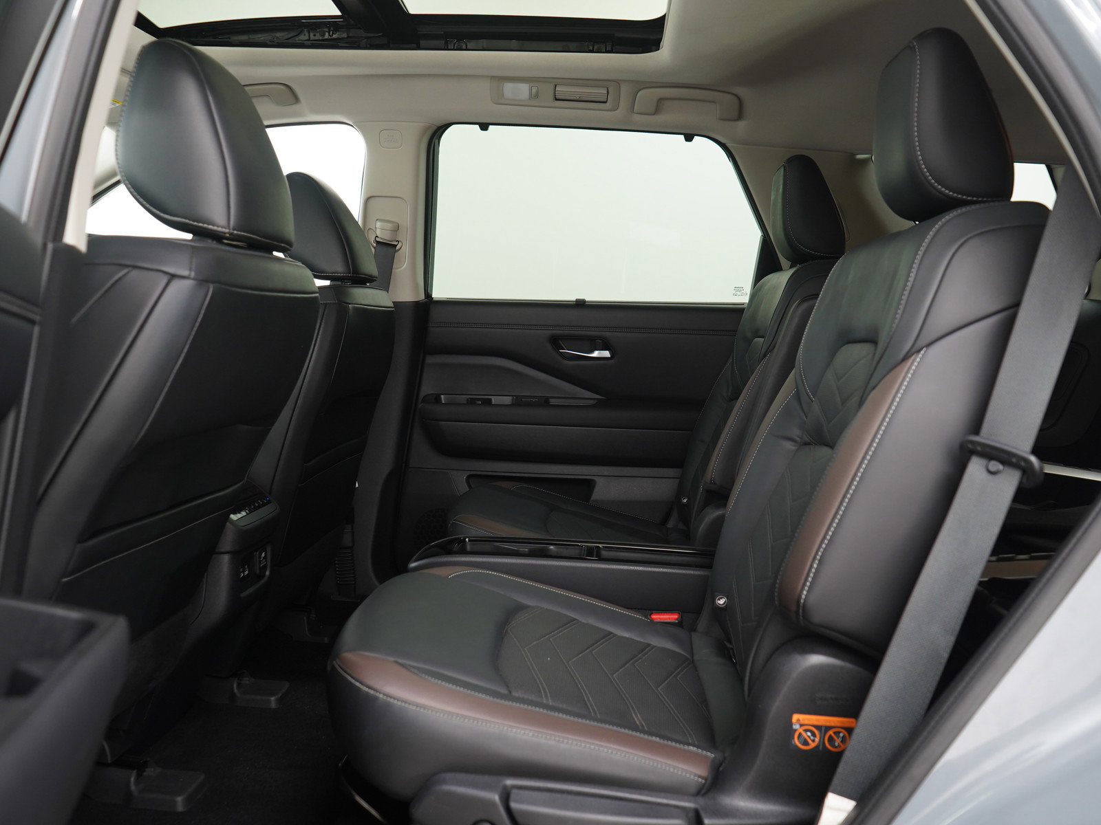 Used 2022 Nissan Pathfinder Platinum image 19