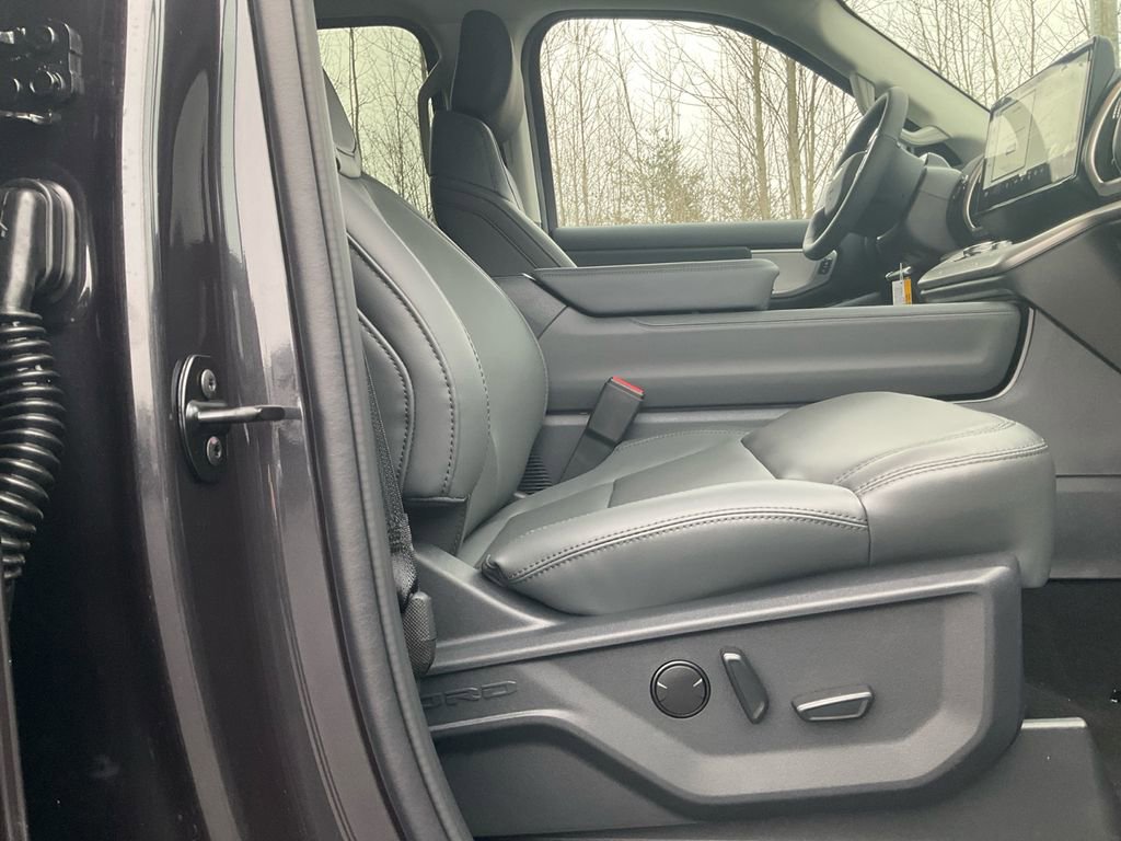 New 2026 Ford Expedition Active image 12