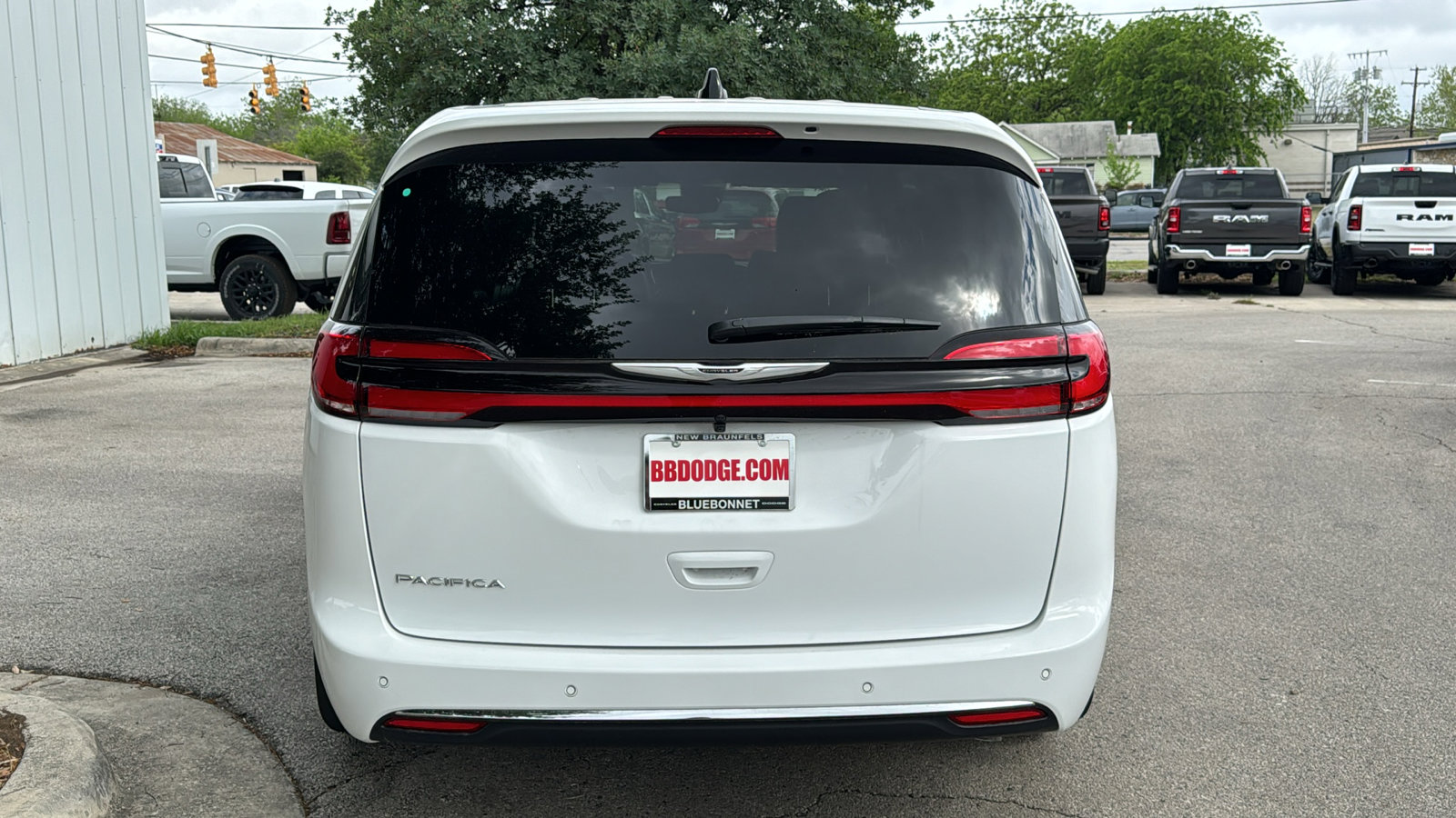 New 2026 Chrysler Pacifica Select FWD image 6