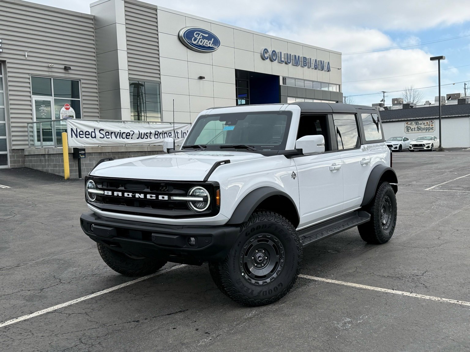 New 2025 Ford Bronco Outer Banks w/ Sasquatch Package