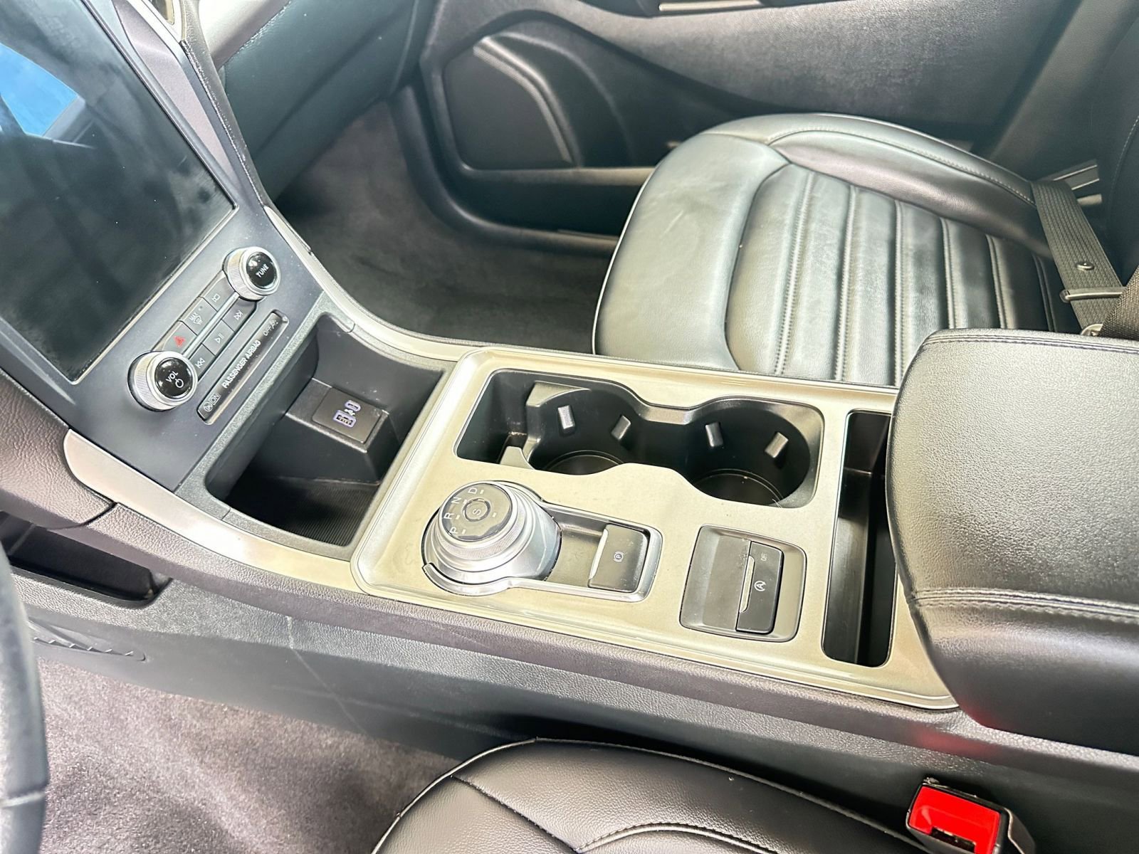 Used 2024 Ford Edge SEL image 41