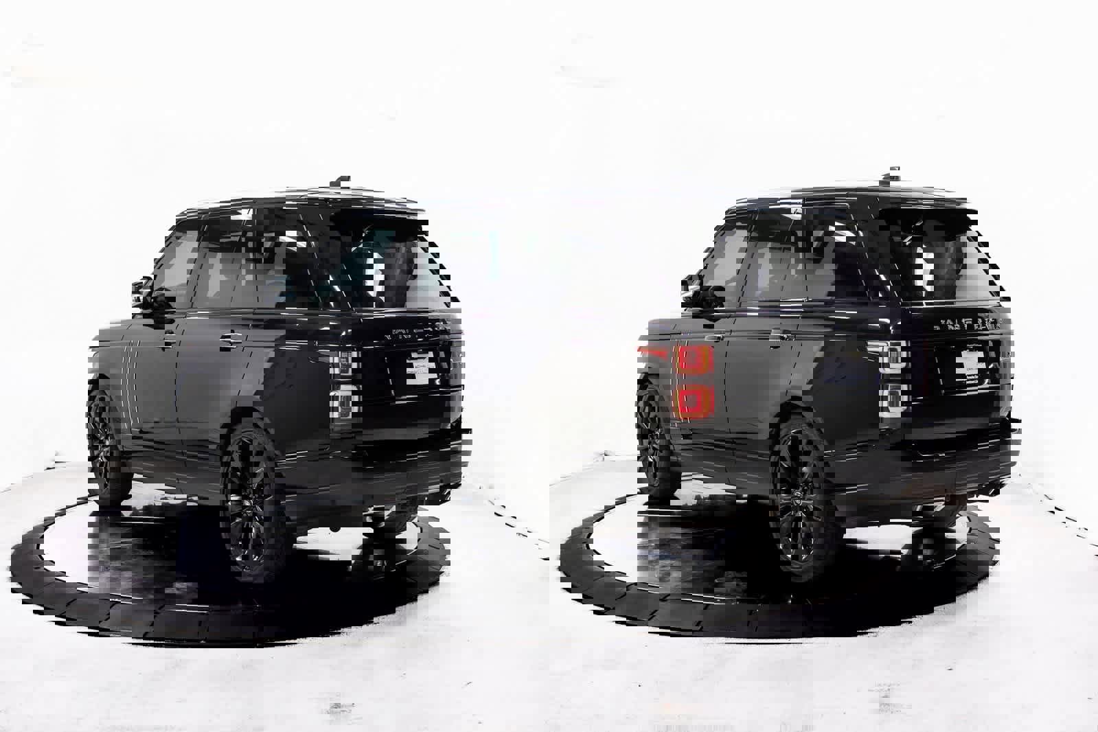 Used 2021 Land Rover Range Rover SV Autobiography Dynamic image 3