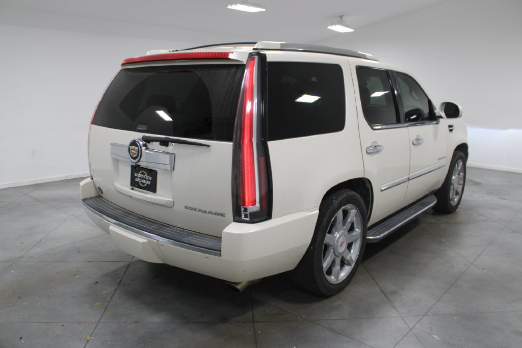 Used 2013 Cadillac Escalade Luxury AWD/4WD image 9