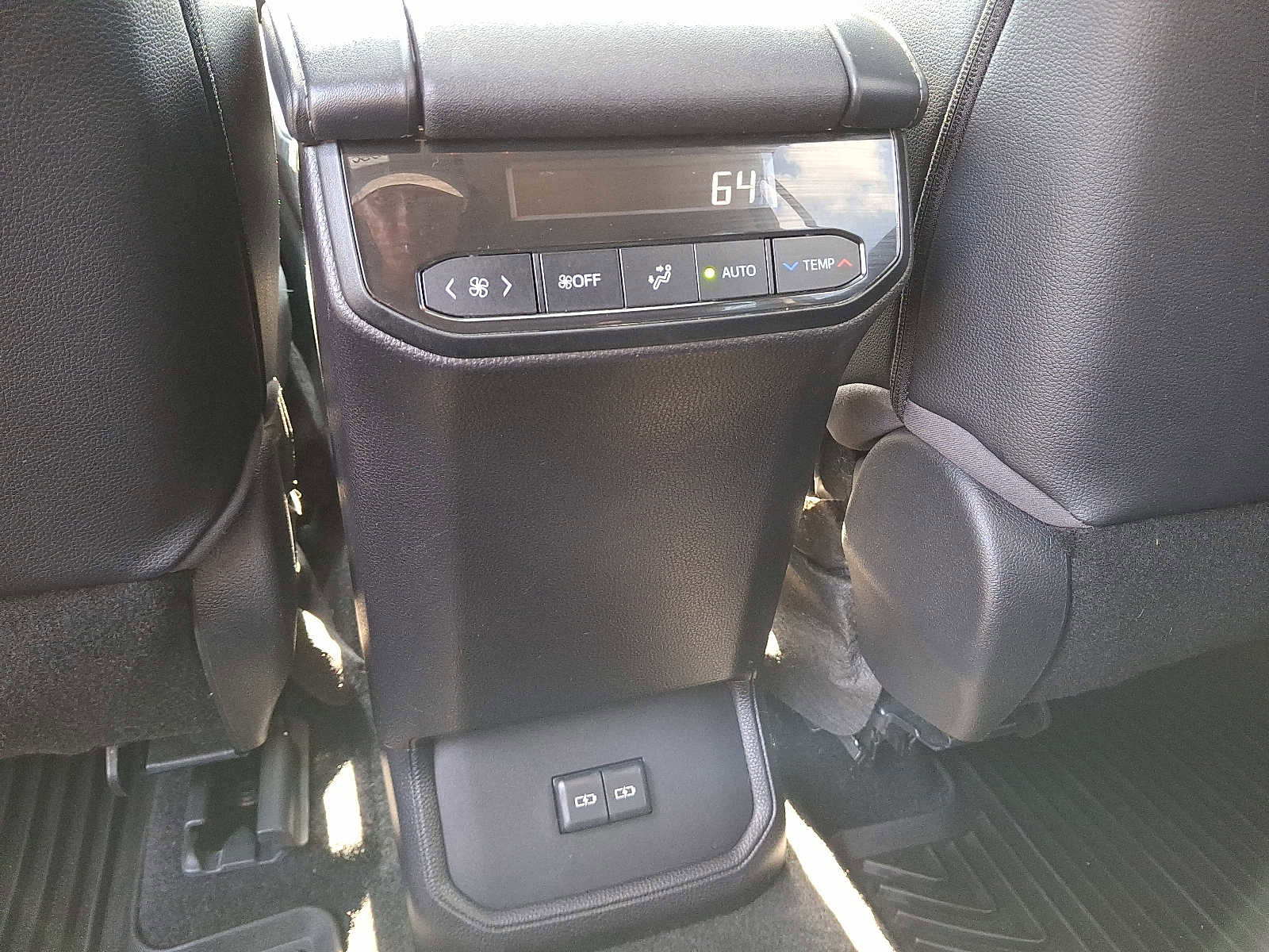 Used 2022 Toyota Highlander XLE image 13