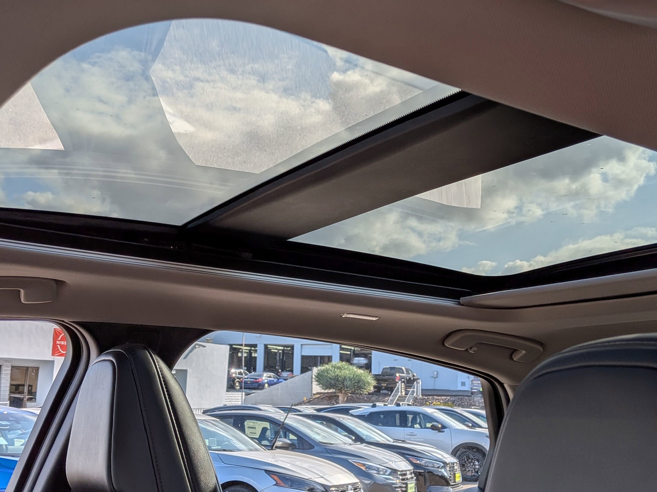 Used 2024 Nissan Ariya FWD image 22