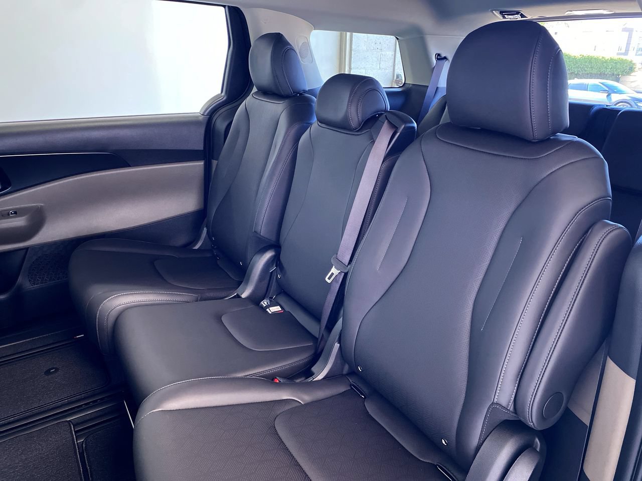 New 2027 Kia Carnival LXS FWD image 34