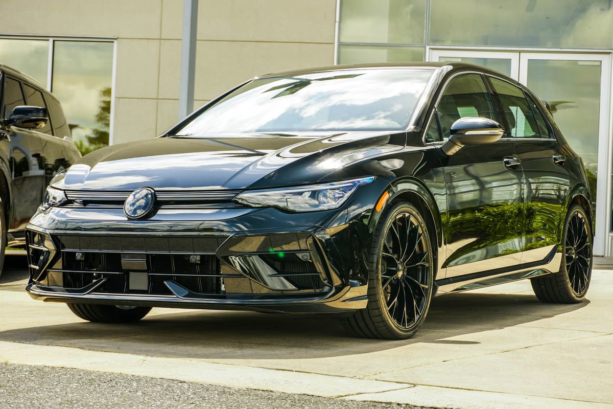 Used 2025 Volkswagen Golf R Black Edition image 7