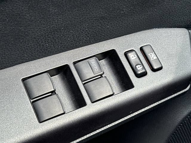 Used 2018 Toyota RAV4 XLE AWD/4WD image 18