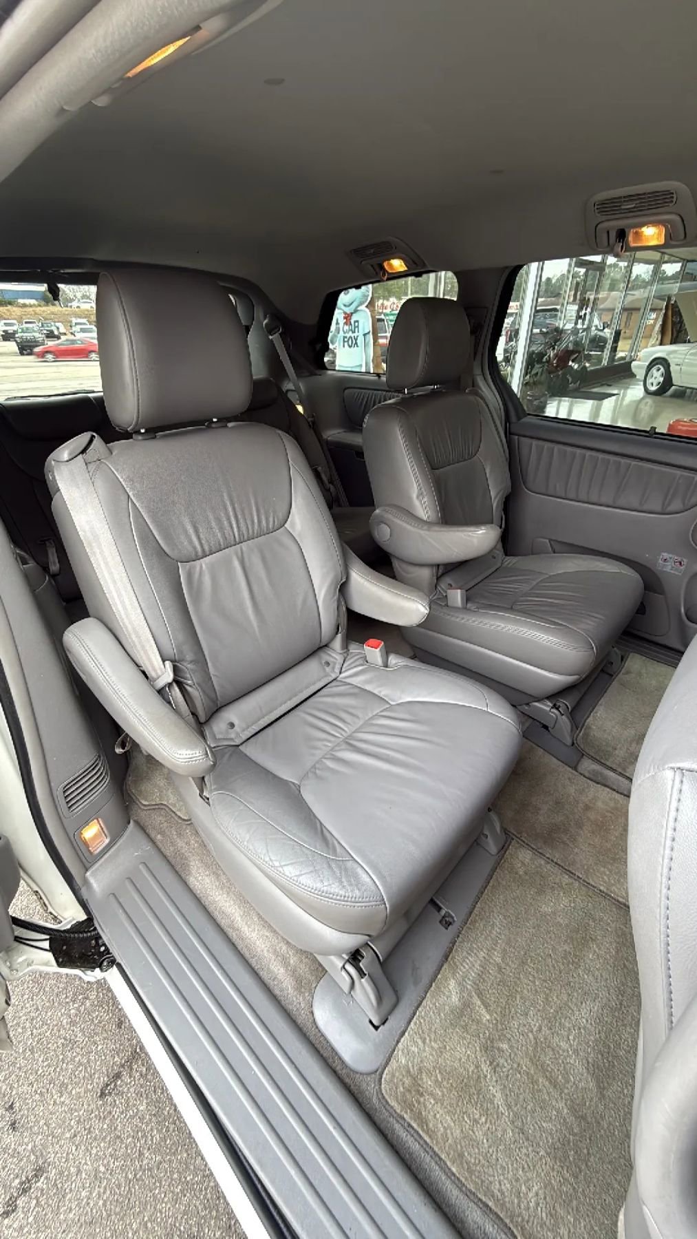 Used 2010 Toyota Sienna XLE FWD image 21