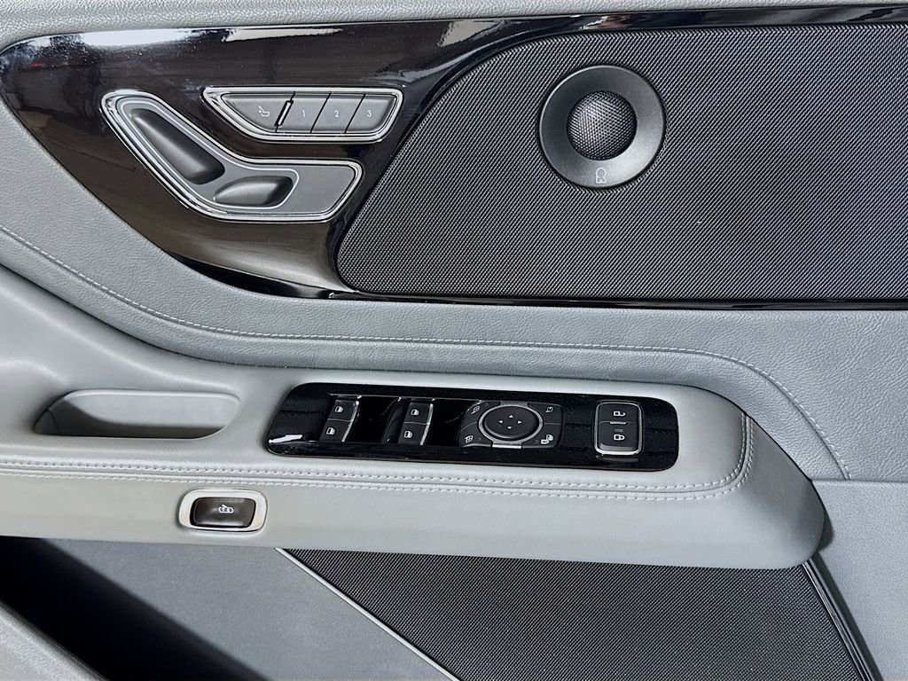 Used 2020 Lincoln Aviator Reserve w/ Equipment Group 201A image 16