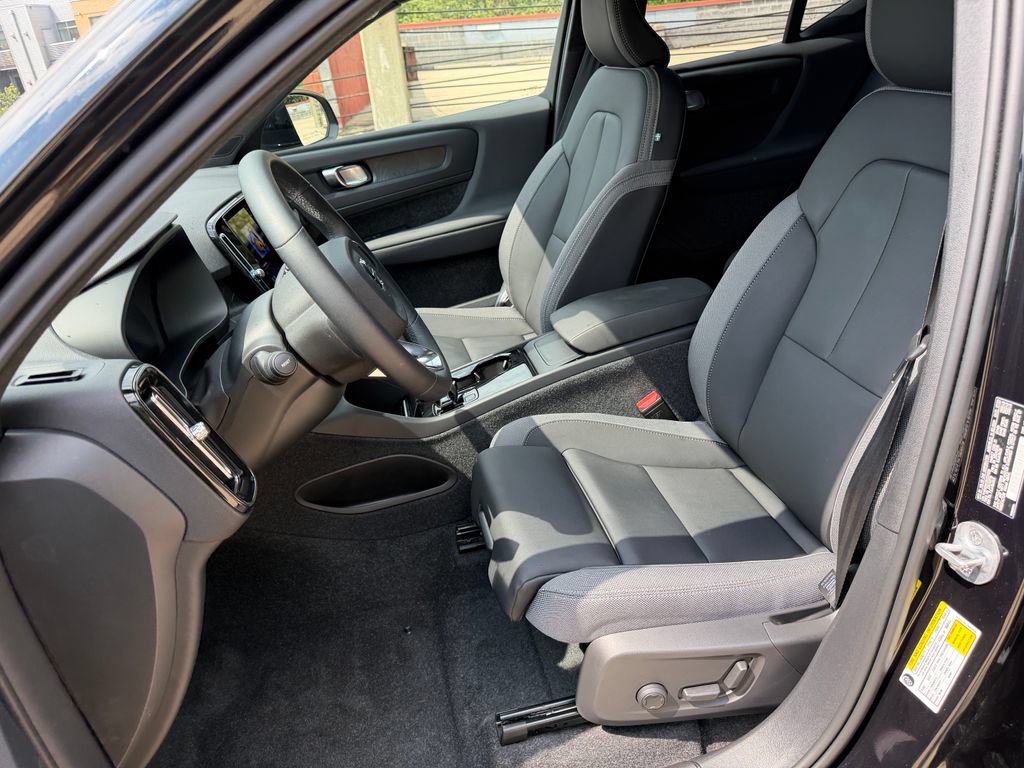 Certified 2024 Volvo XC40 Recharge Core RWD image 11
