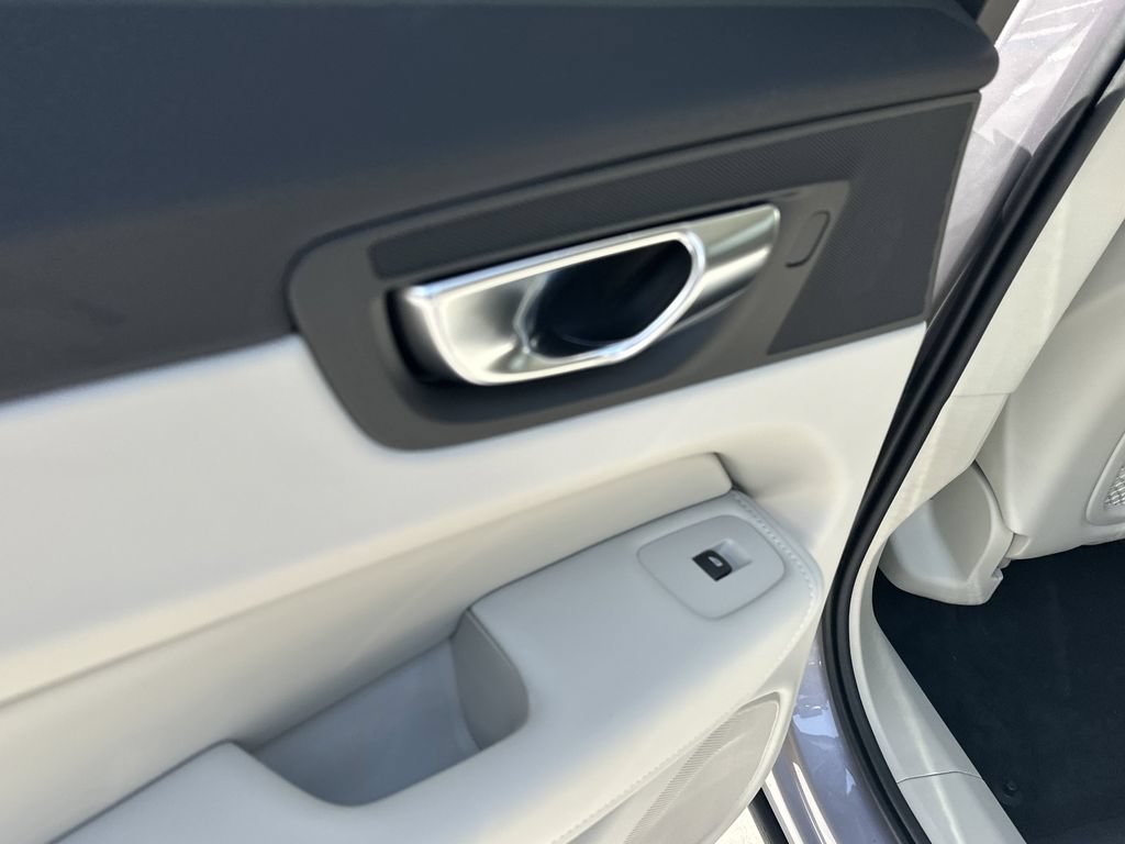 New 2026 Volvo XC60 T8 Ultra w/ Protection Package Premier AWD/4WD image 15