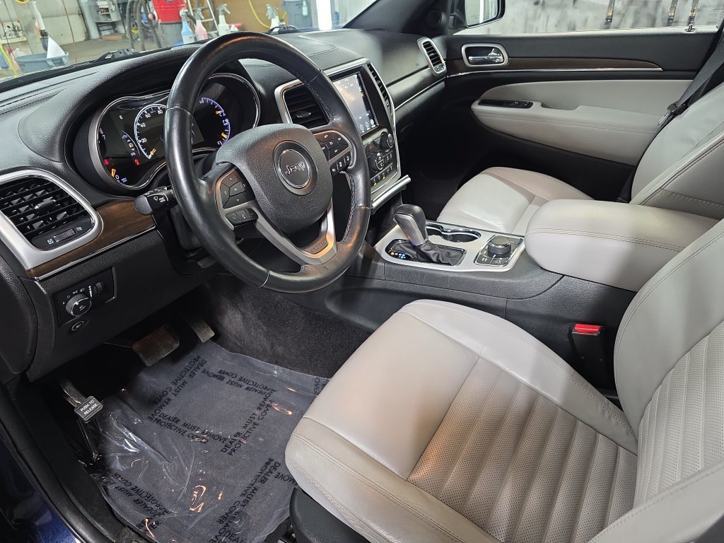 Used 2018 Jeep Grand Cherokee Limited AWD/4WD image 16