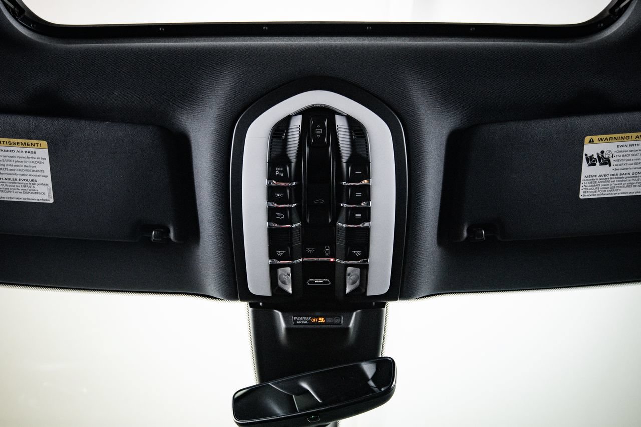 Certified 2023 Porsche Macan AWD/4WD image 20
