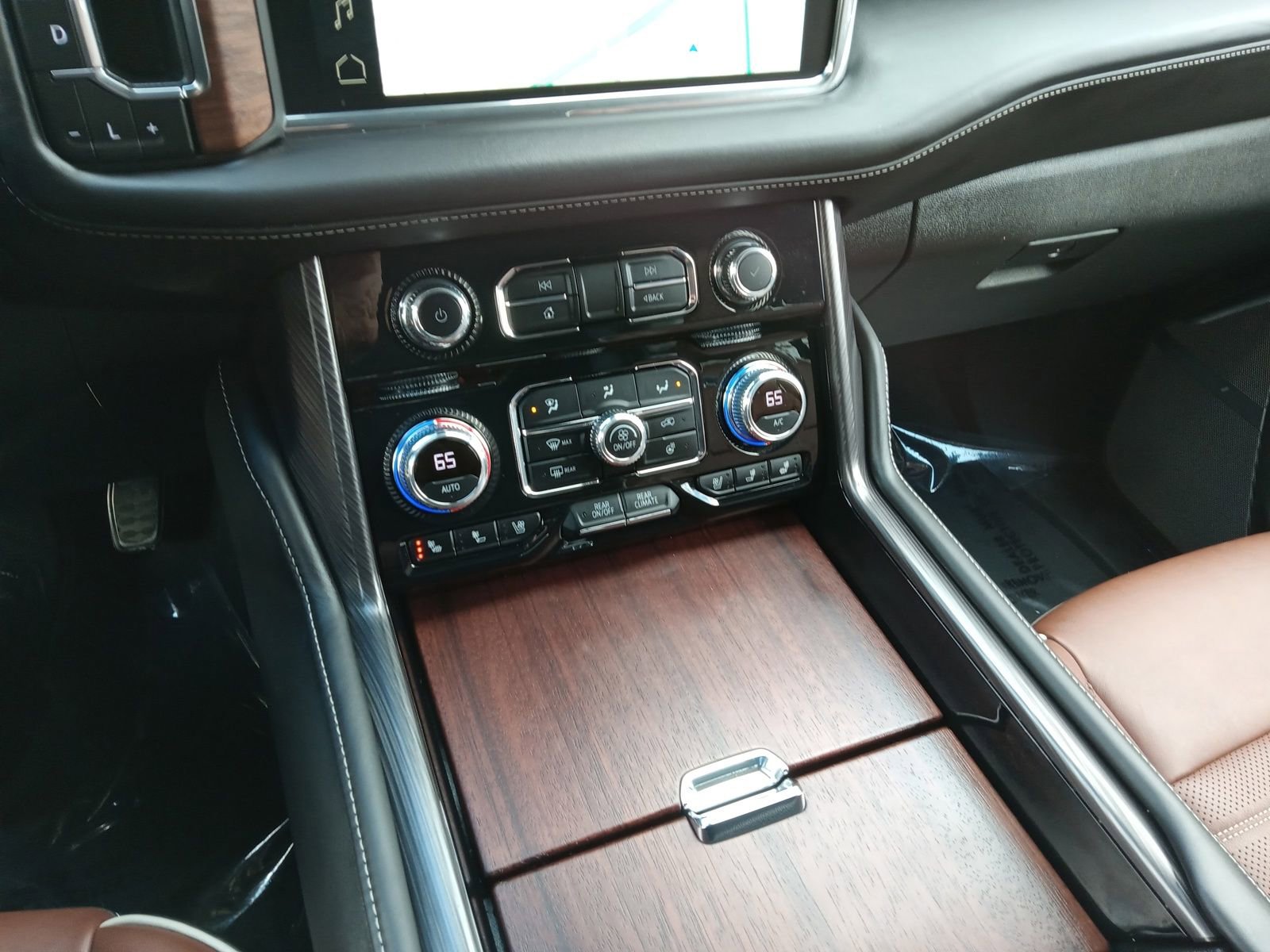 Used 2023 GMC Yukon Denali Ultimate w/ LPO, Floor Liner Package image 18