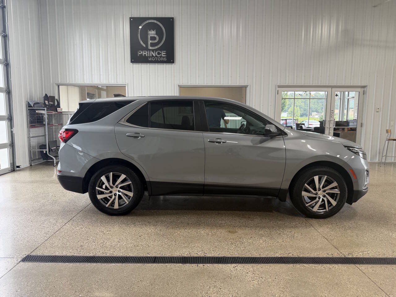 Used 2023 Chevrolet Equinox LT FWD image 6