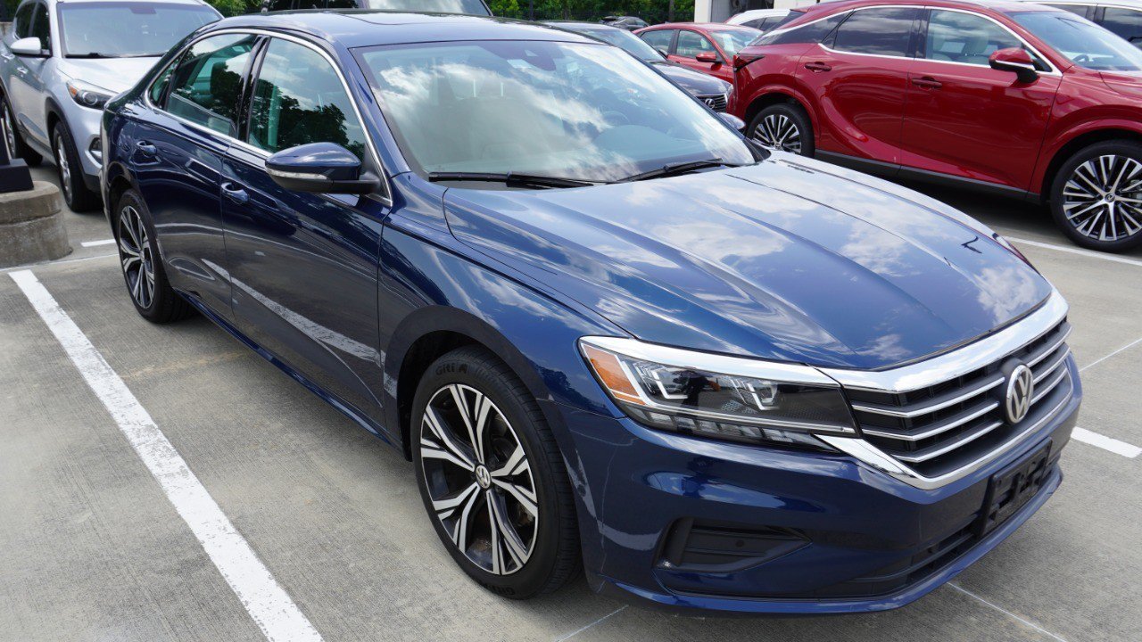 Used 2020 Volkswagen Passat 2.0T SEL FWD image 3