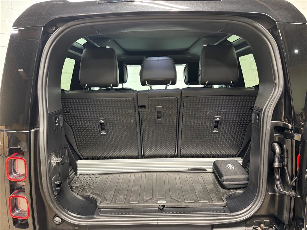 Used 2024 Land Rover Defender 90 V8 image 36