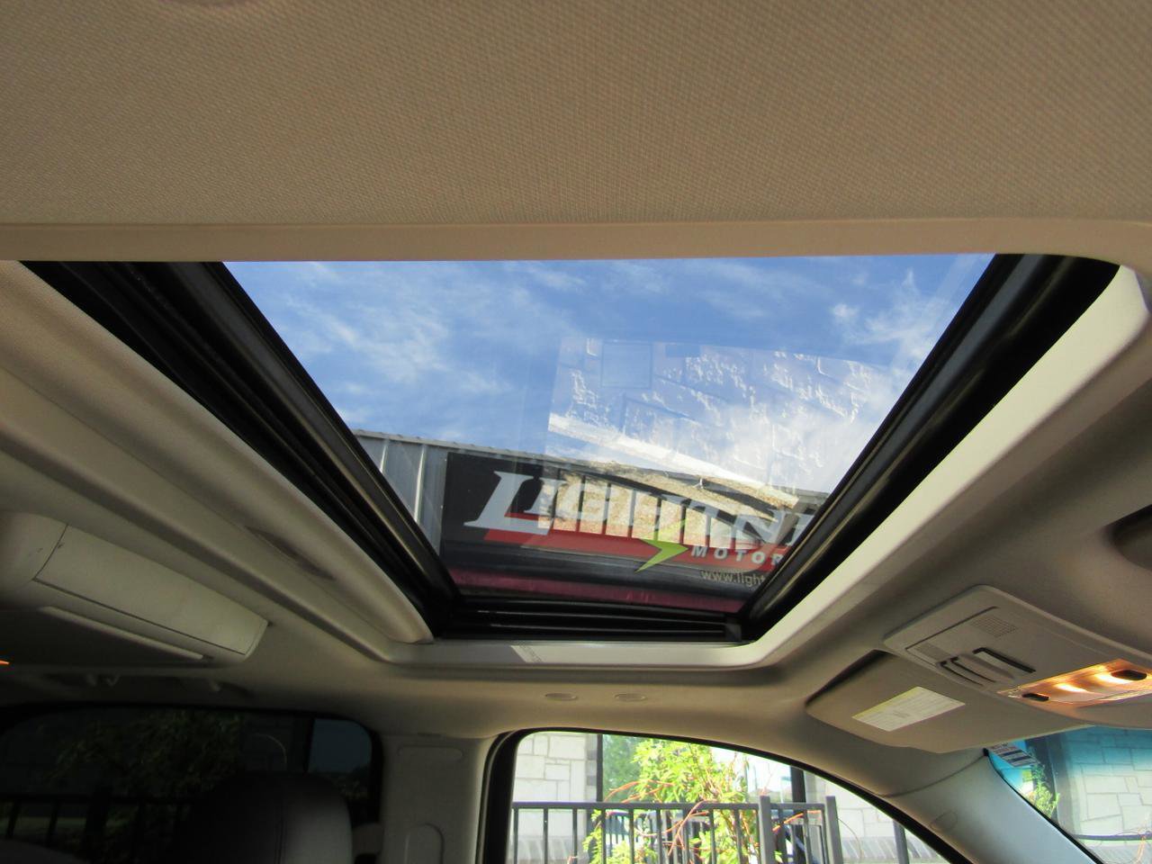 Used 2013 Cadillac Escalade Premium AWD/4WD image 8