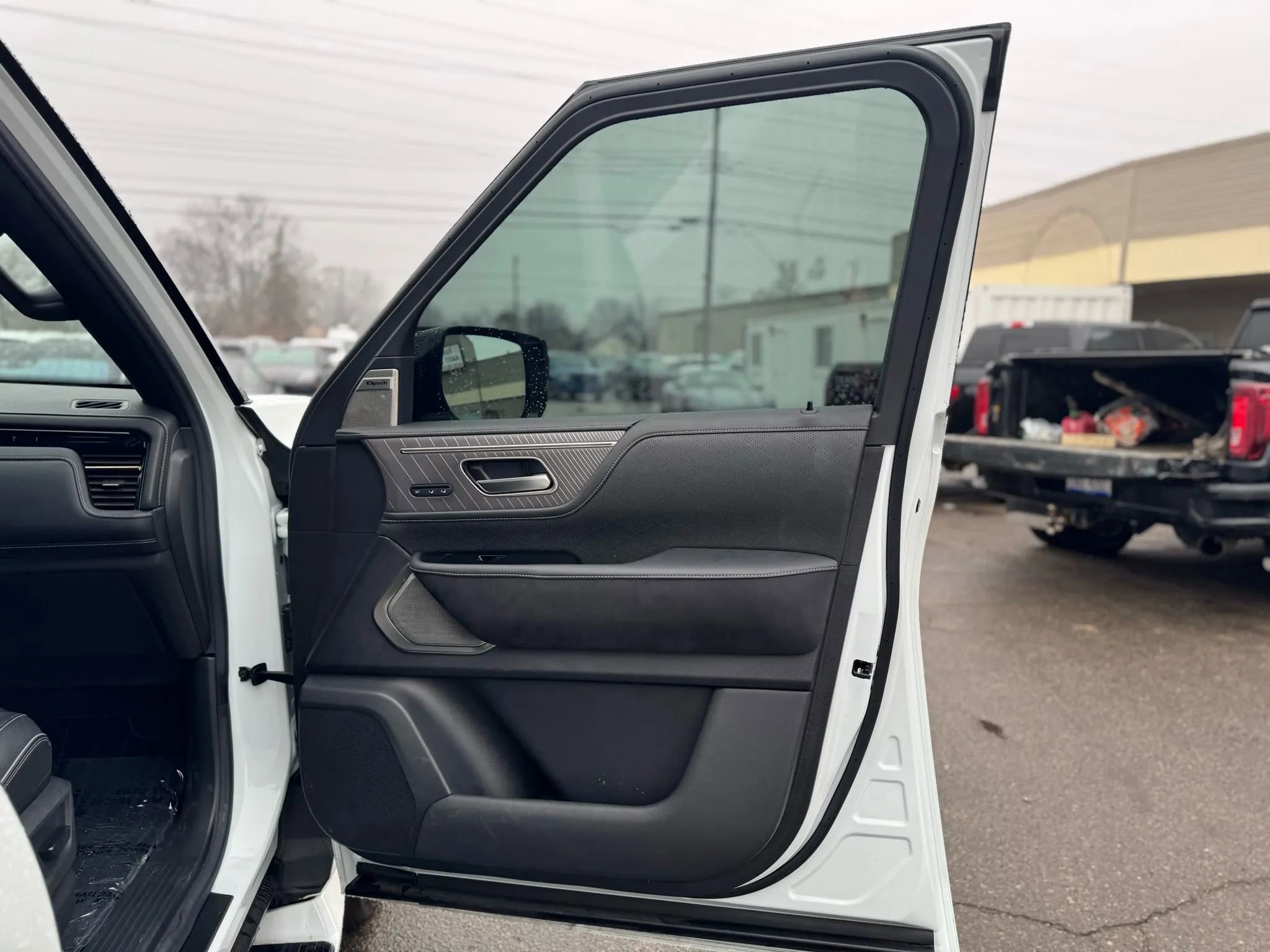 Used 2025 INFINITI QX80 Autograph image 28