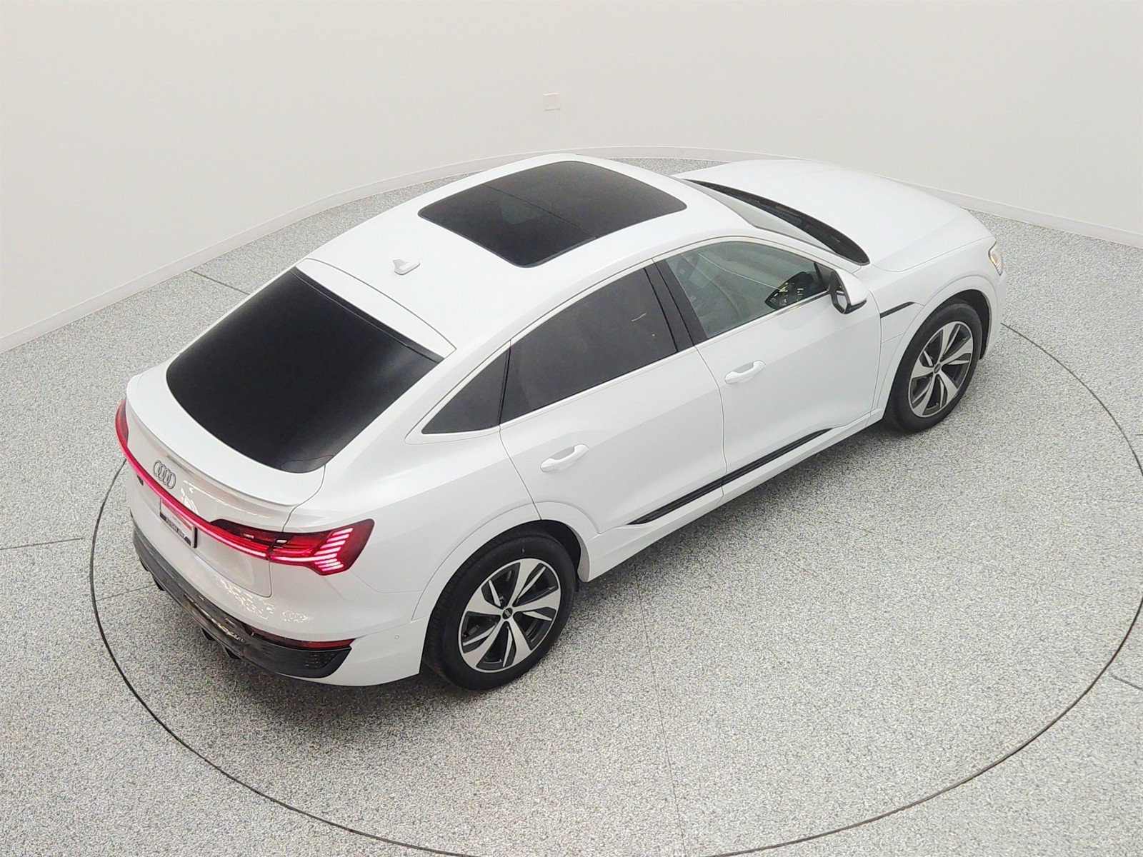Used 2024 Audi Q8 e-tron Premium Plus w/ Premium Plus Package AWD/4WD image 26