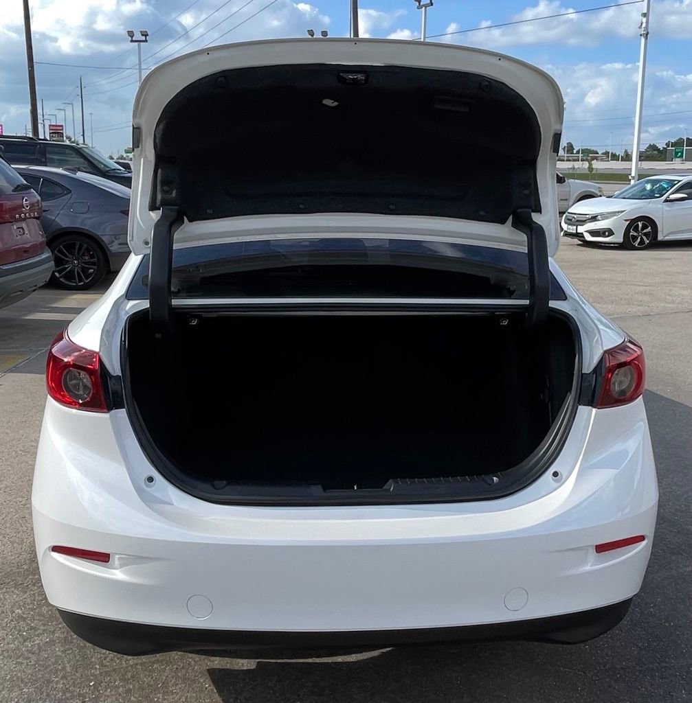 Used 2018 MAZDA MAZDA3 Sport w/ Preferred Equipment Package FWD image 11