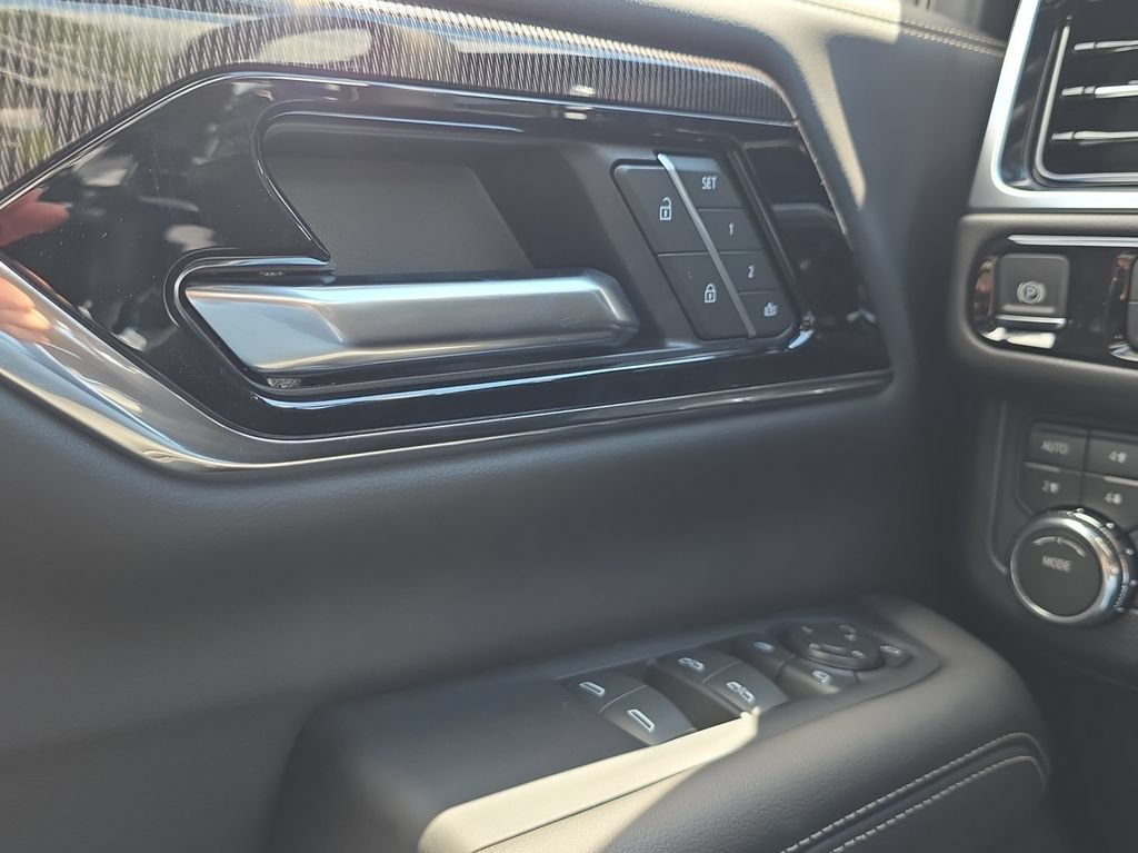 New 2026 GMC Yukon XL Elevation w/ Elevation Premium Package AWD/4WD image 11