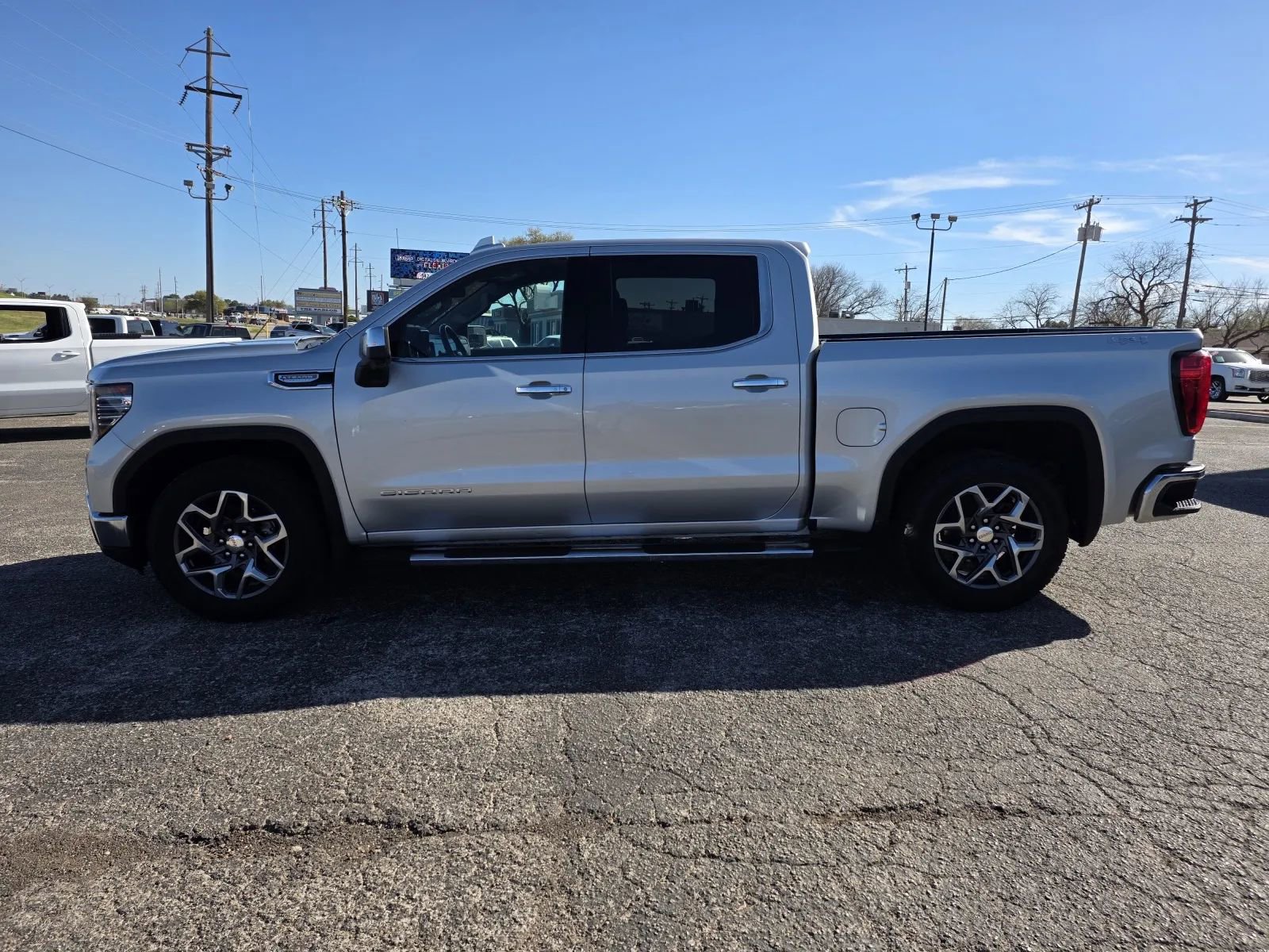 Used 2022 GMC Sierra 1500 SLT image 4