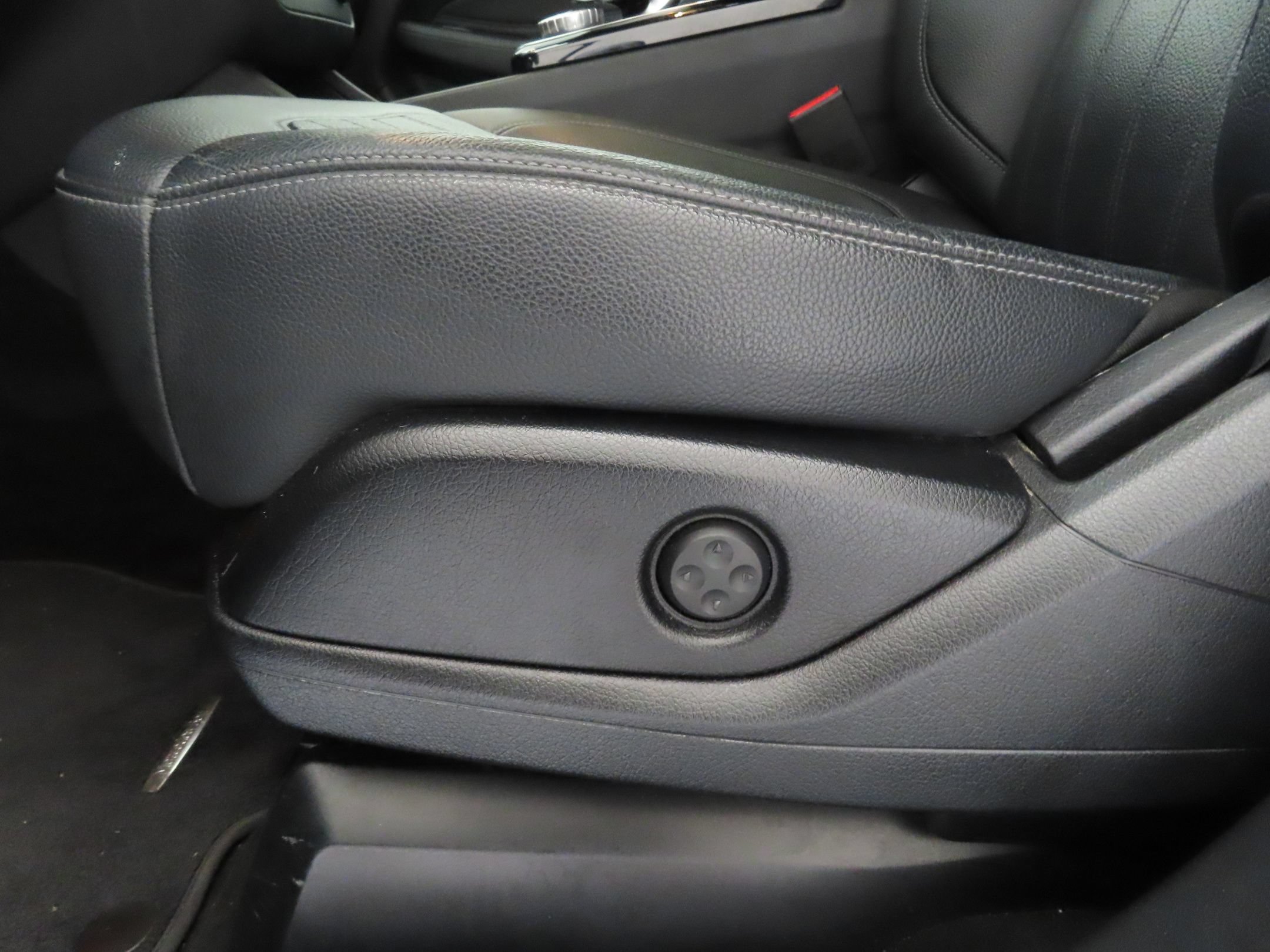 Used 2018 Mercedes-Benz GLE 350 4MATIC image 13