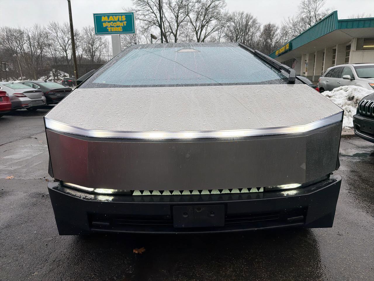 Used 2024 Tesla Cybertruck AWD Crew Cab image 2