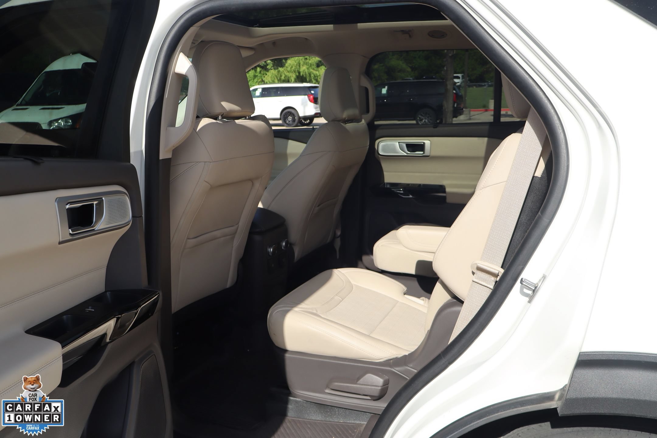 Certified 2024 Ford Explorer Platinum w/ Technology Package AWD/4WD image 25