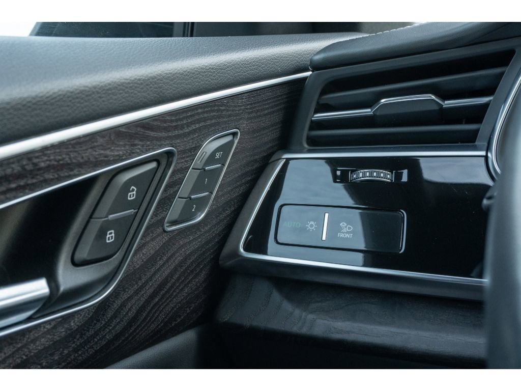 Used 2021 Audi Q8 Prestige image 29