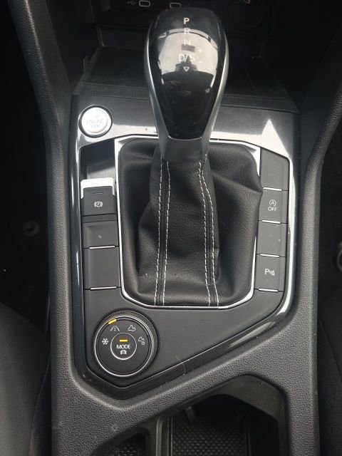 Used 2023 Volkswagen Tiguan SE R-Line image 35