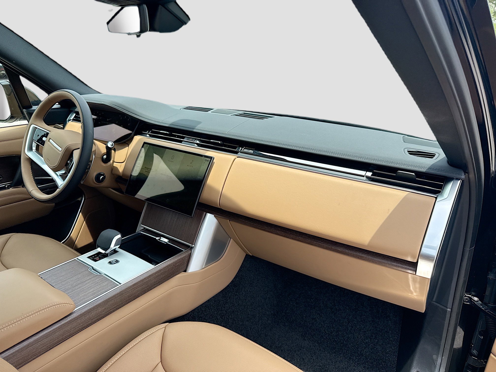 New 2026 Land Rover Range Rover Long Wheelbase SE AWD/4WD image 14