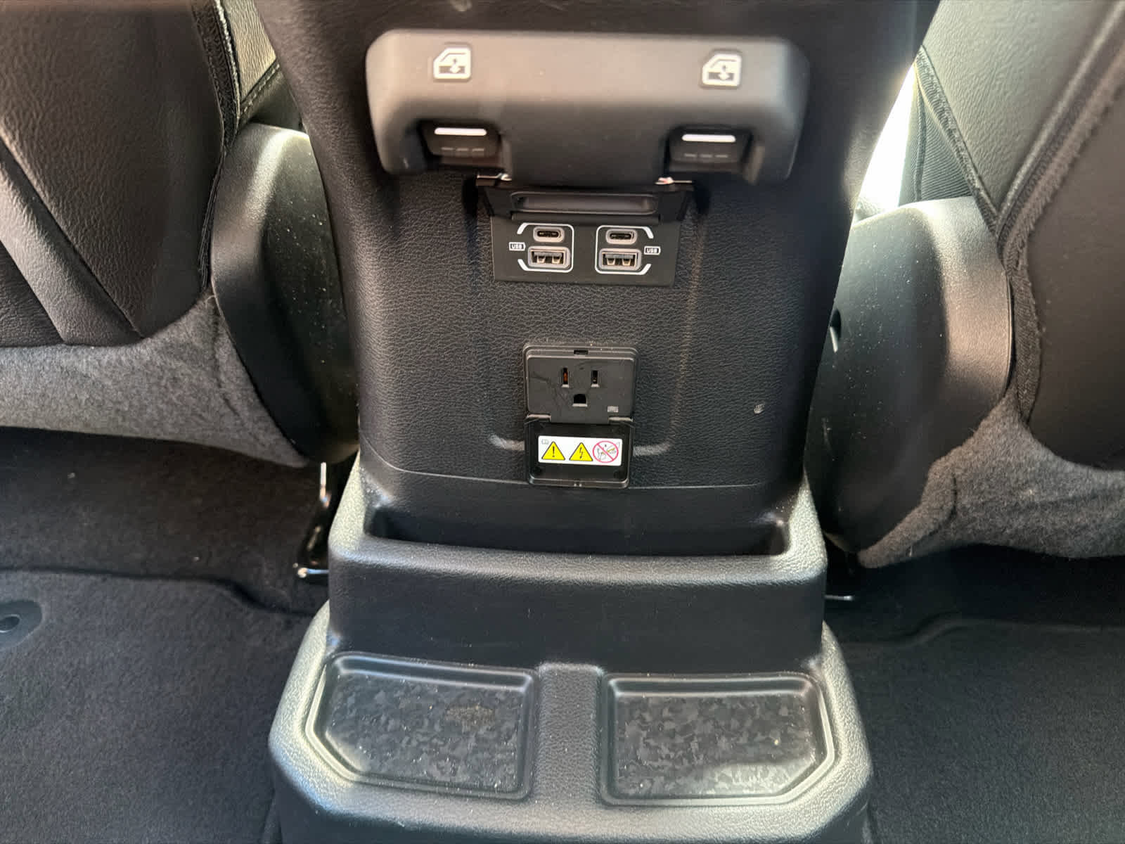 Used 2023 Jeep Wrangler Unlimited Sahara w/ Cold Weather Group AWD/4WD image 25
