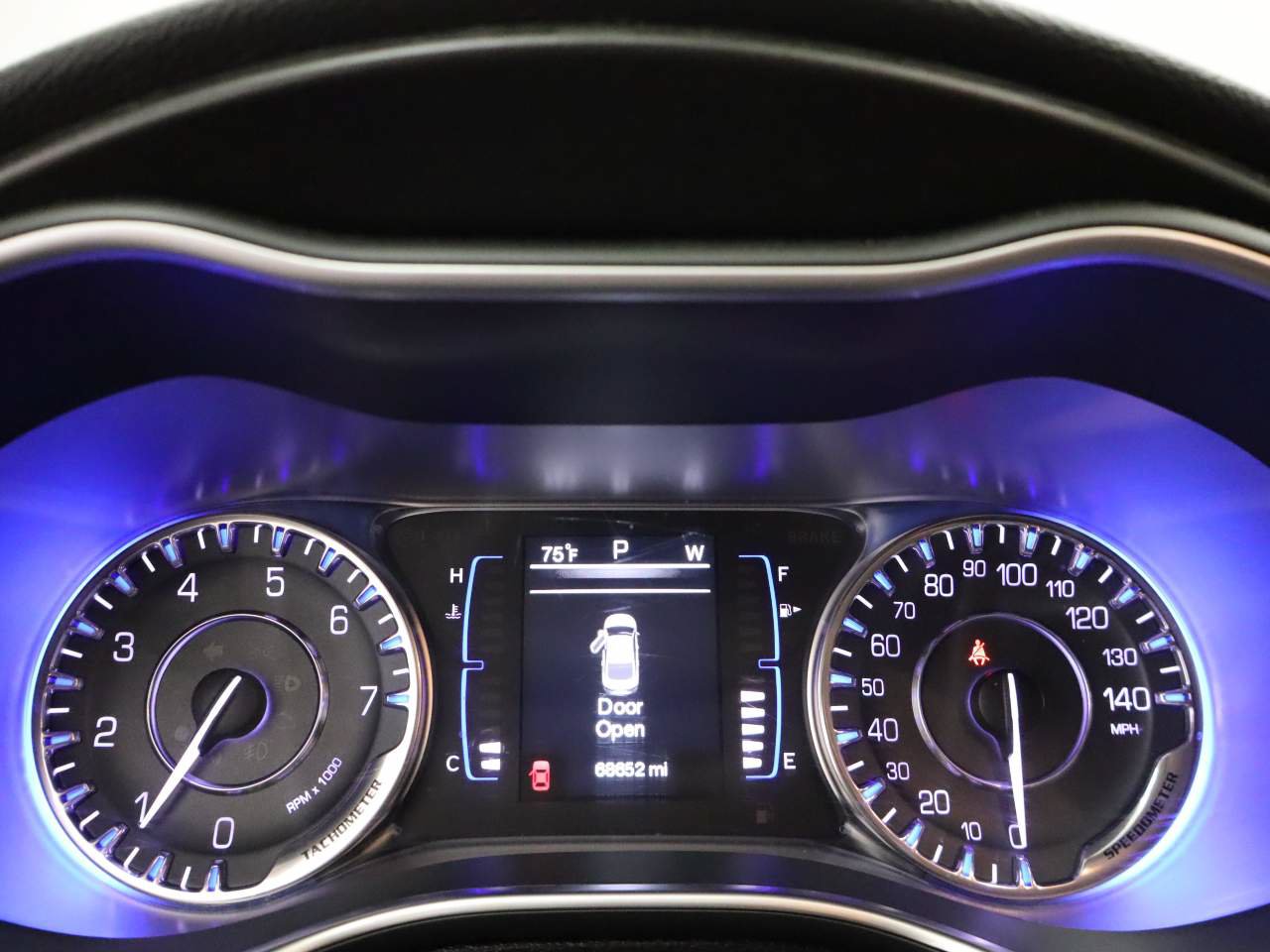Used 2015 Chrysler 200 Limited FWD image 4