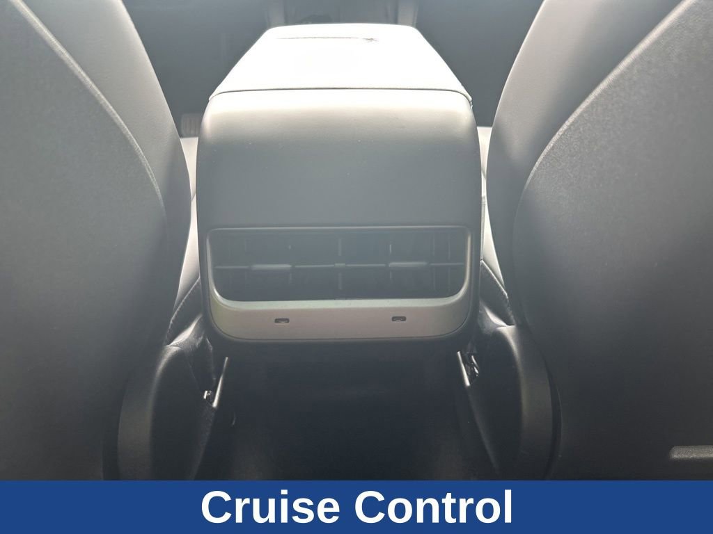 Used 2024 Tesla Model Y Long Range AWD/4WD image 18