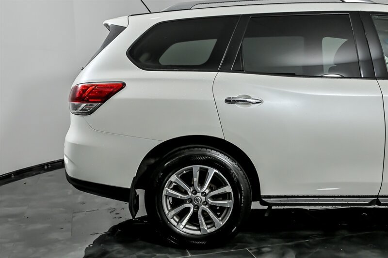 Used 2016 Nissan Pathfinder SV w/ Cargo Package AWD/4WD image 11