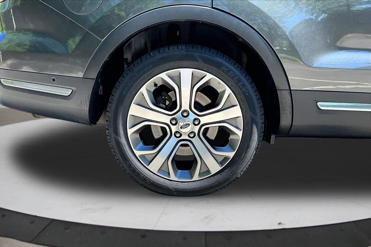 Used 2018 Ford Explorer Platinum AWD/4WD image 37