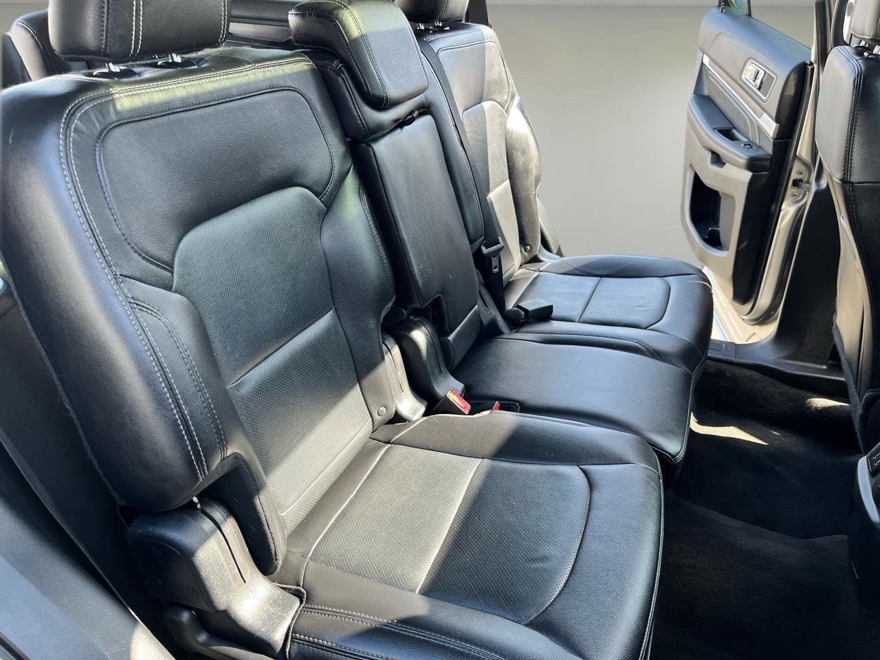 Used 2017 Ford Explorer Limited image 28