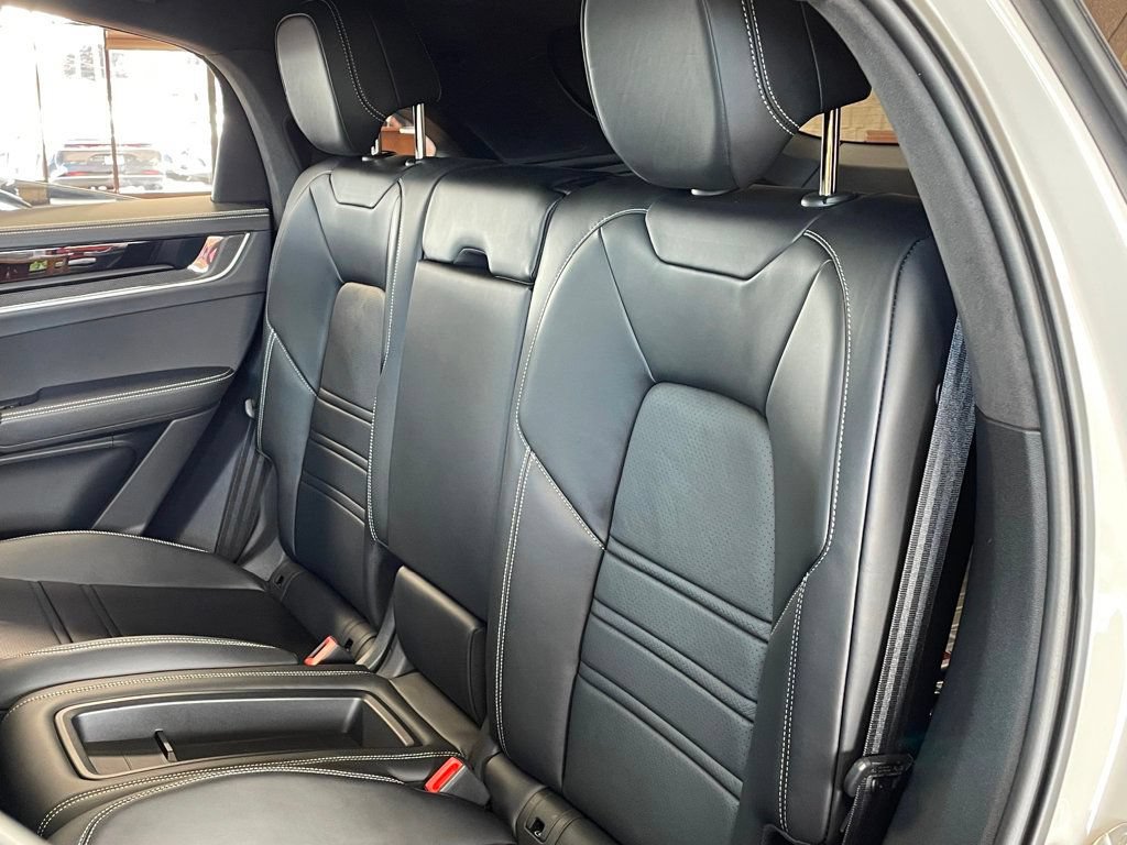 Used 2024 Porsche Cayenne Turbo AWD/4WD image 23